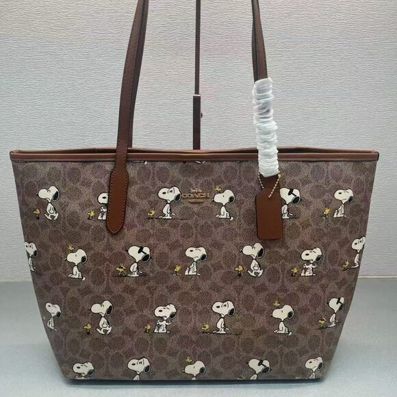 Coach Snoopy City Tote size 34*29*11cm - Picture 1 of 7